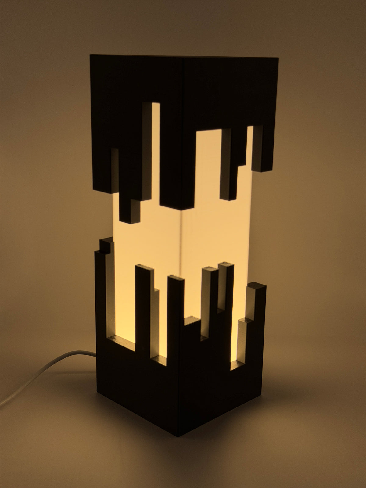 3D-Druck LED-Tischlampe "Pixel Pulse" (ohne Leuchtmittel)